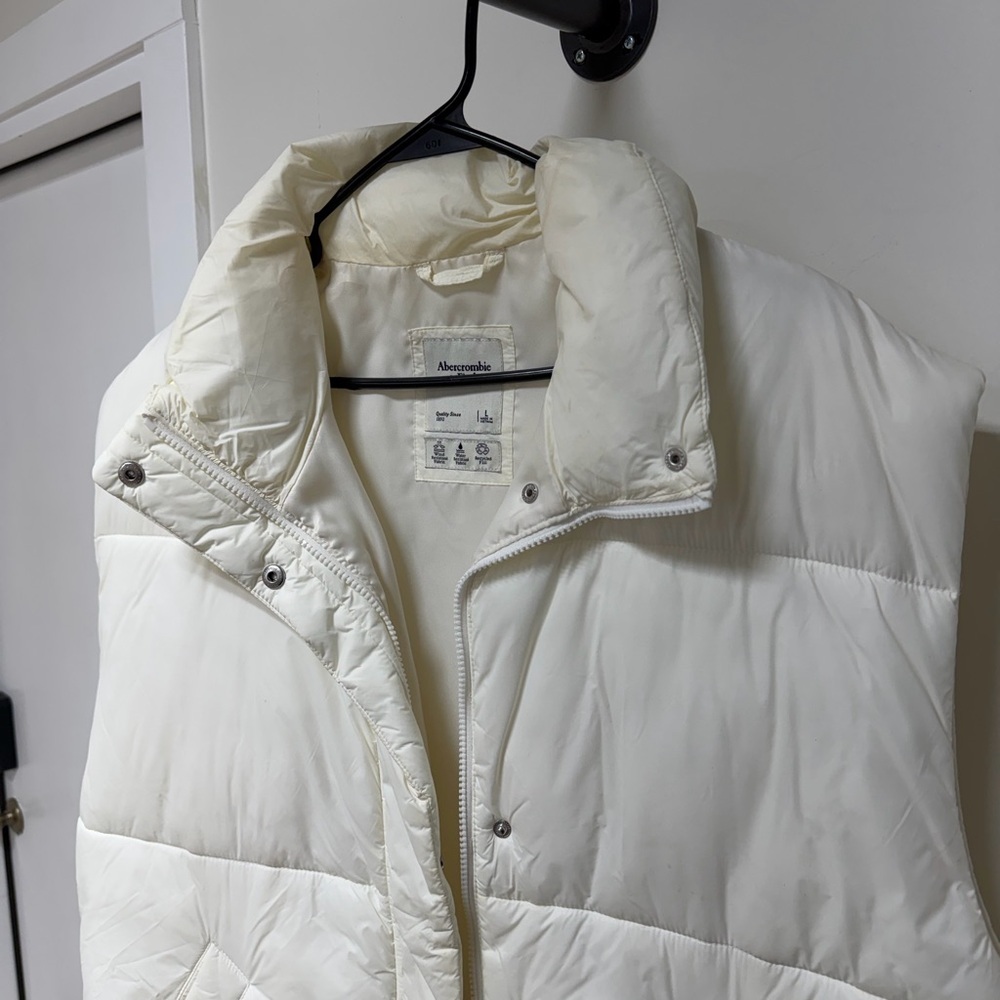 Abercrombie & Fitch Cream Puffer Vest